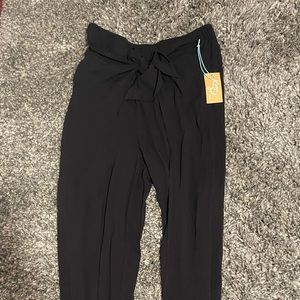 Black Kona Sol Pants with wide legs Size 4-6
